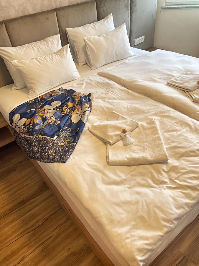 Vila Urbana Luxury Apartments Лесце Екстер'єр фото